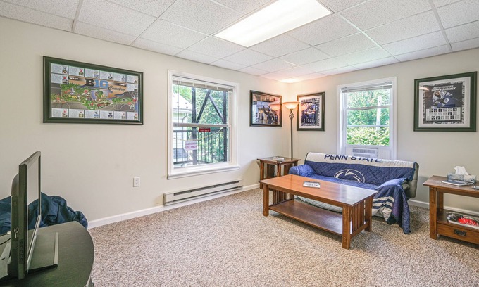 State College Apartamento | State College Apartment: Walk to Beaver Stadium!