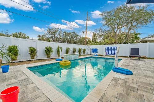 Largo Casa | State Park Hideaway with Heated Pool & Fire Pit
