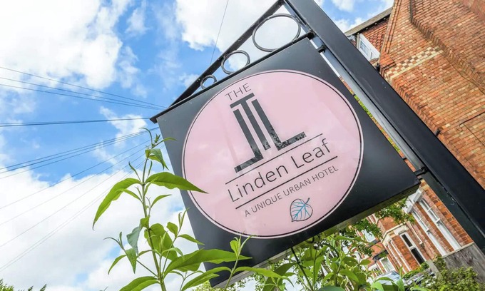 Beeston Hotel | Station Road - Contemporary 1bedroom Flat with 1 double bed & ensuite bath