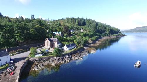 Stromeferry Casa | Stationmasters Lodge