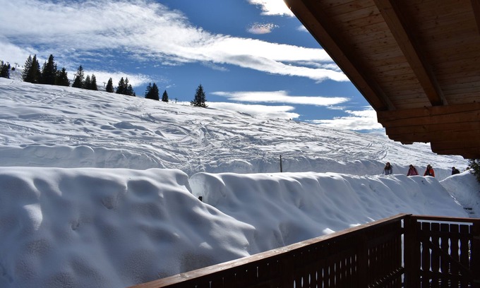 Hochkrimml Apartamento | Staudi's ski hut Top7 in hut style directly on the piste Wood-burning stove