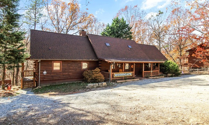 Pine Mountain Valley Cabina | Stay at Woodscape and visit Callaway's Pumpkins and Fantasy in Lights!
