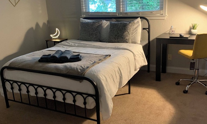 Villa Heights Casa | Stay Awhile Center City Charlotte minutes away, Noda area