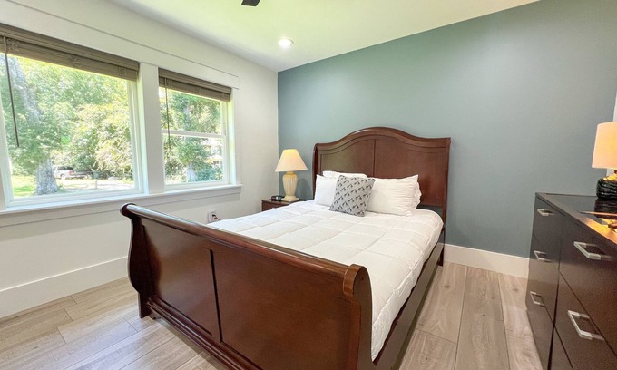 Northeast Pensacola Apartamento | Stay Cozy - near University of Florida