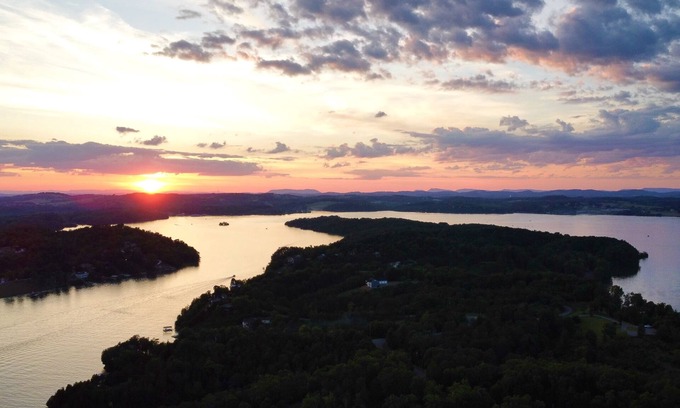 Sevierville Cabina | STAY HERE! 2 Homes sleep up to 28! Private cove 2 docks and personal boat launch