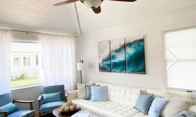 Ocean Beach Casa | Stay here!-Newly Renovated Beach House (steps to beach)