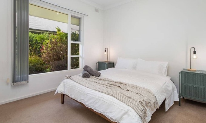 Glenelg South Casa | Stay Here On Pier- 2 Bdrm, Sleeps 4, Beach, Wifi