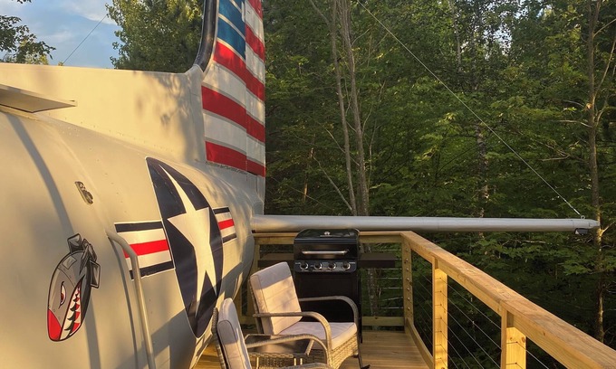 Deerbrook Casa | Stay in a Piece of History! 1941 WWII Douglas DC-3 Airliner