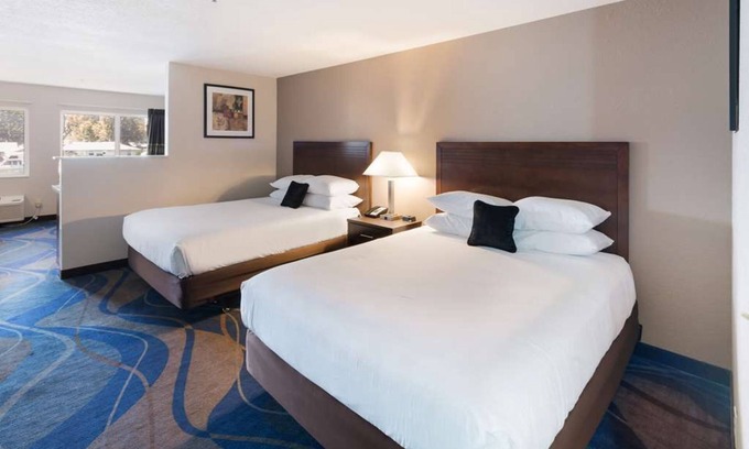 Tri-Cities Complejo | Stay in Comfort in Kennewick, WA! 2 Family-friendly Units w/ Complimentary BFast