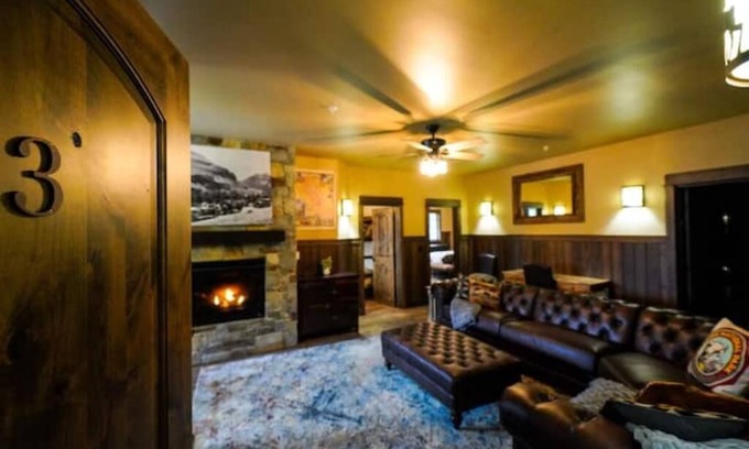 Agpar Apartamento | Stay in Glacier National Park @ Apgar Lookout Retreat, Suite 3
