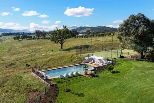 Burrundulla Casa | Stay in Mudgee The Grove, The Church, And Premium Private Homestead