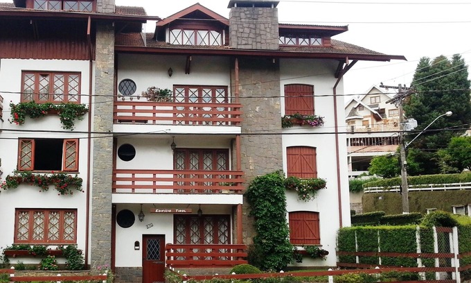 Capivari Apartamento | Stay in our comfortable Swiss hut!