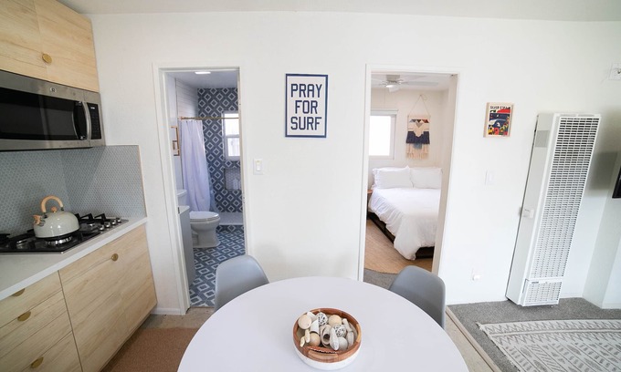 Silver Strand Casa | Stay in the charming SilverStrand neighborhood, 2 min walk to the sand-dogs ok!