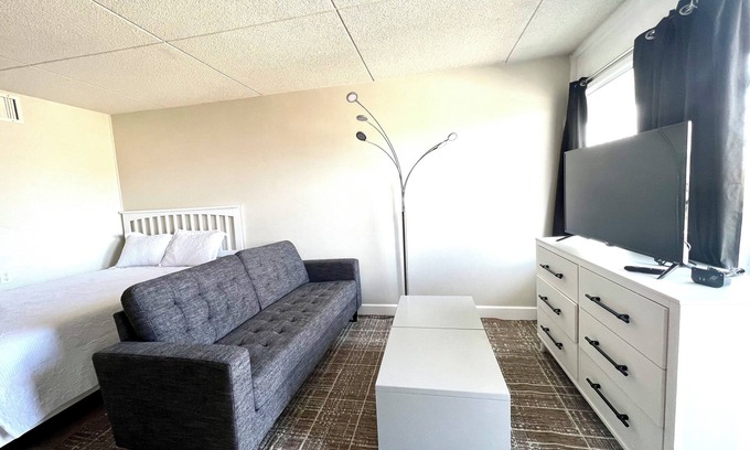 Cheyenne Condominio | Stay in the Heart of Downtown!