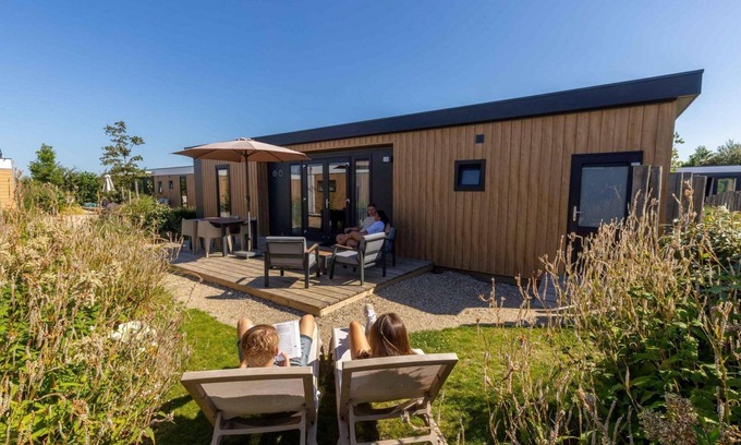 Nieuwvliet Casa | Stay in the modern and spacious Zonneweelde Lodge and be on the beach in no time