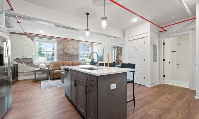McMinnville Condominio | Stay in the spacious 2BR Squad Room in McMinnville, TN!