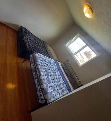 Kitchener Casa | Stay in Waterloo-Kitchener-Downtown-FREE WIFI & PARKING