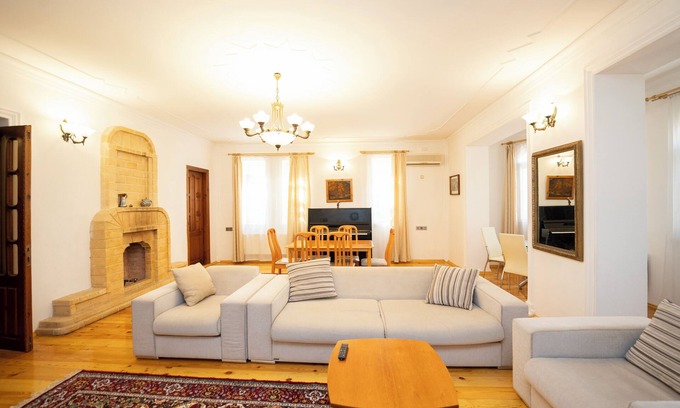 Baku Old Town Apartamento | Stay Inside Baku’s Ancient Fortress Walls