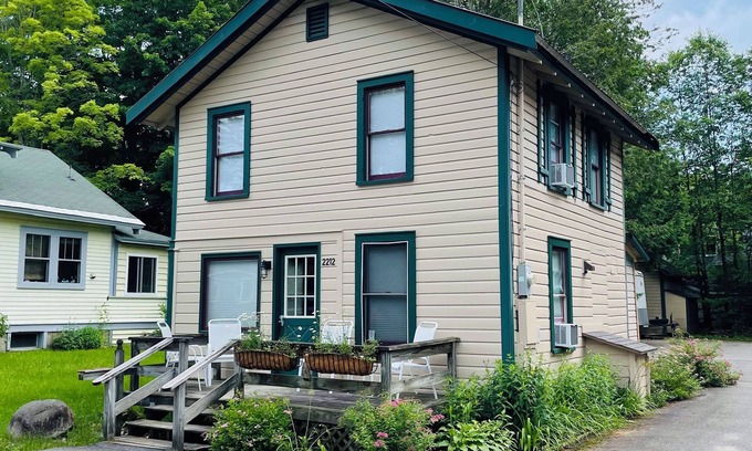 Lake Placid Cabaña | Stay near Mirror Lake, enjoy our cozy 2-bedroom cottage