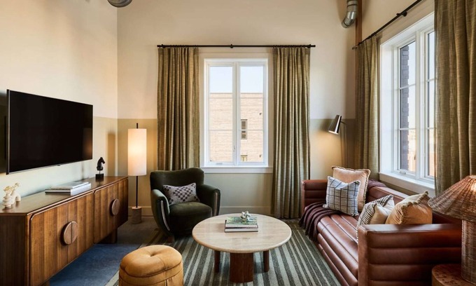 Yamacraw Village Apartamento | Stay Near River Street + Pool, Bike, Dining & Gym