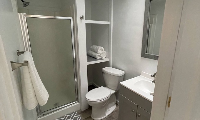 East Jordan Apartamento | Stay on Main, lovely 1 bedroom renovated unit