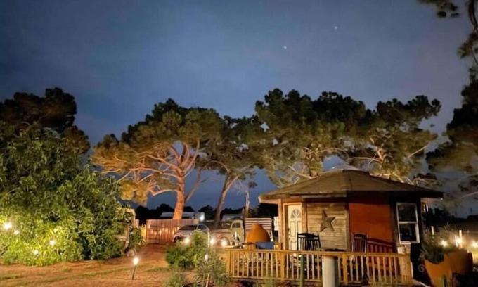 Davis Otro | Stay on the farm - 1 bedroom cottage with deck outside of Davis