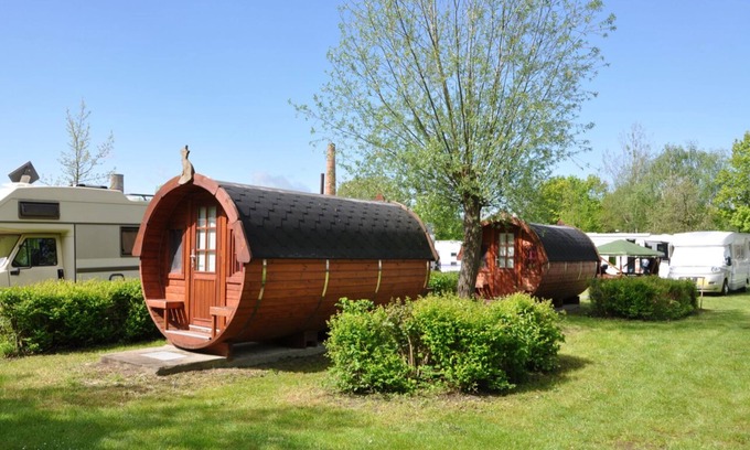 Oberhavel Cabina | Pasar la noche cerca de la naturaleza: el barril de camping
