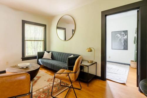 Belmont Casa | Stay Portland - Moab Vibes in PDX- Walk to Local Coffee & Food