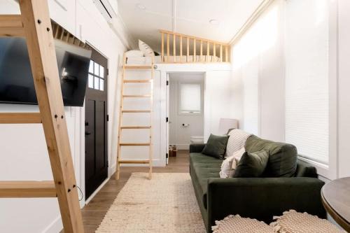 Alberta Arts District Apartamento | Stay Portland - The Graffiti Alley Tiny House - Food, Art & Beer