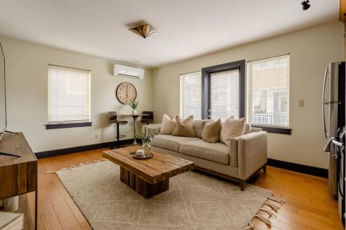 Belmont Casa | Stay Portland - The Little Tower - Local Vintage Shops & Eateries
