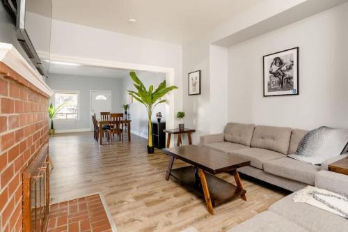 Richmond Casa | Stay Portland - Vibrant Iconic Portland Home in Heart of Division
