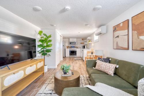Richmond Casa | Stay Portland - Vibrant Portland Getaway, Chic Flat