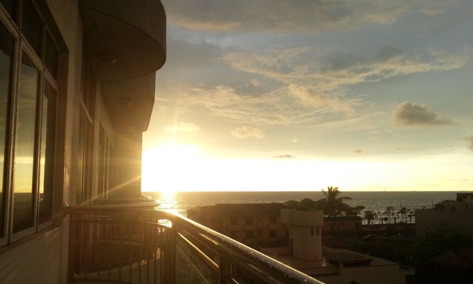 Pamankada West Apartamento | Stay Salty- City / Ocean and sunset view apartment