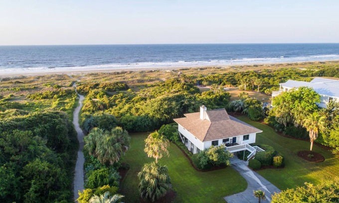 Isle of Palms Casa | ** Decorado profesionalmente 3 BR PET FRIENDLY Oceanfront Cottage con ruta de acceso a la playa! **