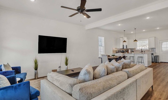 Tyler Casa | STAY TYLER @ Faulkner- amazing location