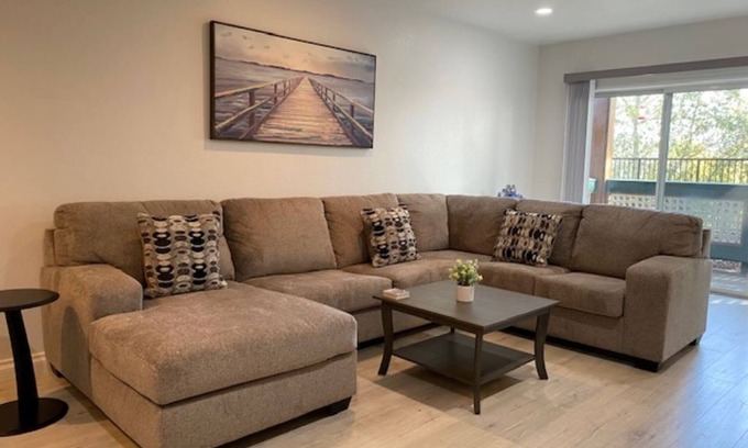 San Ramon Condominio | Stay & Unwind: Wi-Fi, Cable, Netflix, Fireplace, Garage, W/D in unit.
