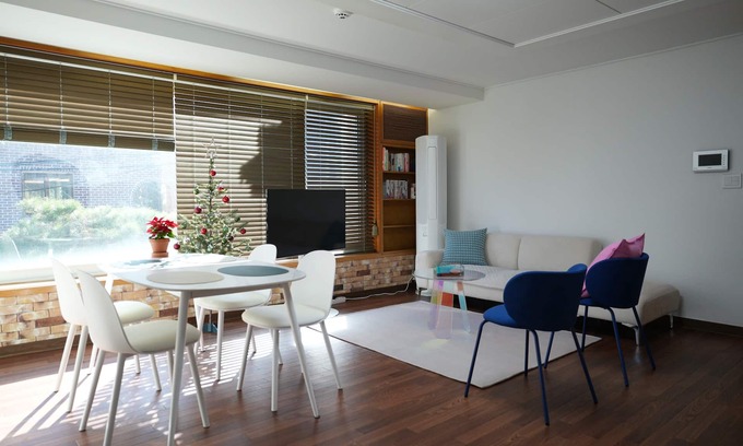 Jongno Casa | [Stay Vibe] Relaxing and cozy healing house