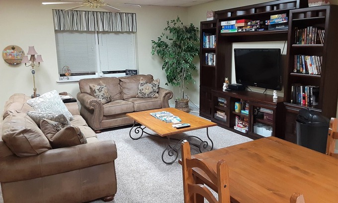 Waynesville Apartamento | The Owl Vacation -Lake Junaluska / Waynesville-Bañera de hidromasaje-WiFi-Cable-Capacidad 5-2 / 1