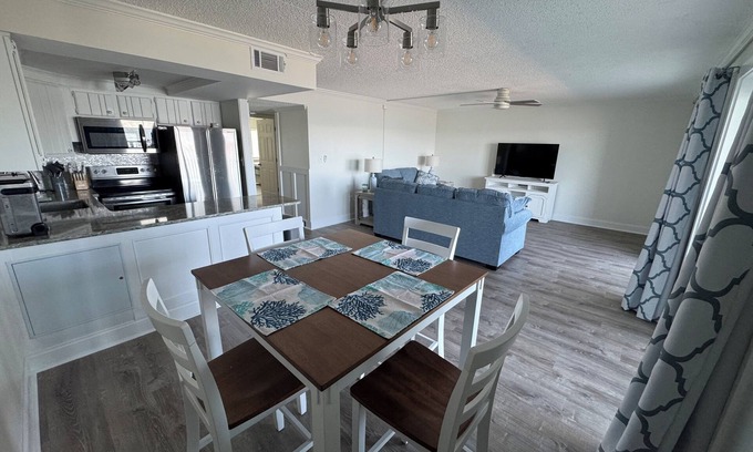 Ocean City Condominio | Stay where the Sun meets the Bay! Just steps to Boardwalk and Park-Bayfront Pool
