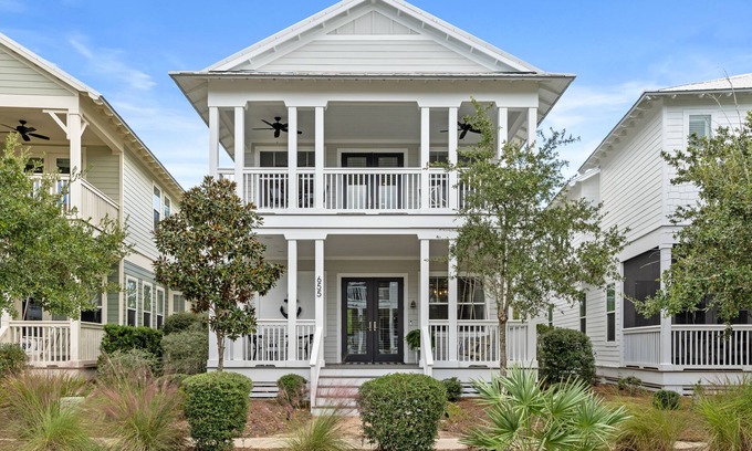 Santa Rosa Beach Casa | Stay Where You’re Cared For—NatureWalk Seagrove w/ Zero-Entry Pool & 4 Bikes