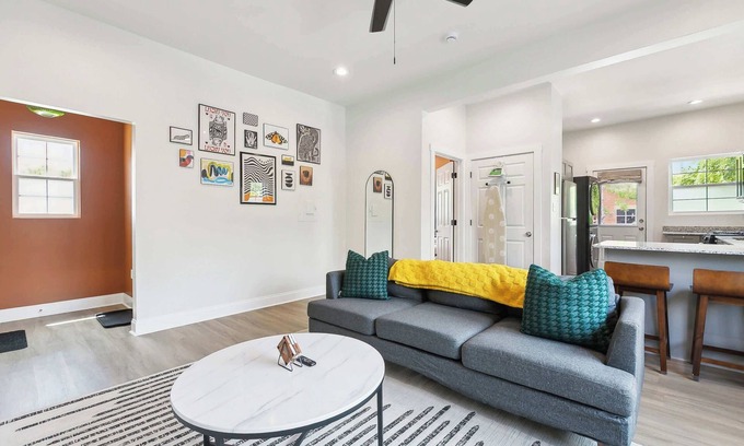 Main Street Historic District Apartamento | StayAE Downtown - 1BR Apartment, Ground Floor