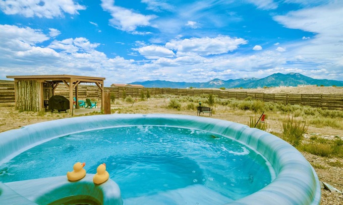 Taos Casa | StayatShala: Hot tub, Theater, 360 Views, 2 acres