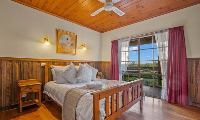 Badger Creek Cabina | StayAU 2BR Cottage Farm Retreat