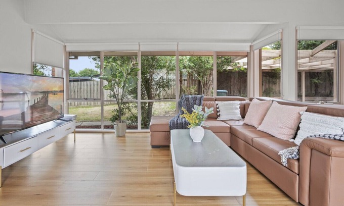 Narre Warren South Casa | StayAU 3BR Vacation Long stay Netflix Pet Friendly