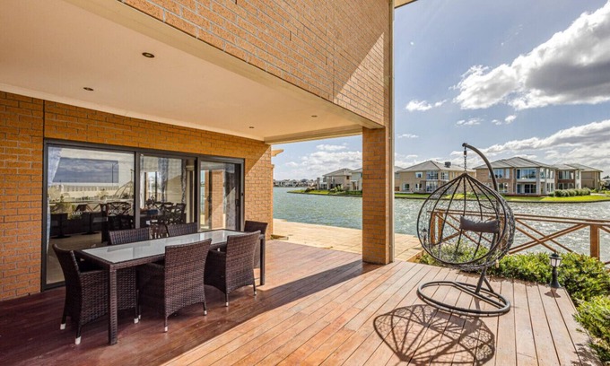 Sanctuary Lakes Casa | StayAU 5BR Idyllic Lakefront Escape Point Cook