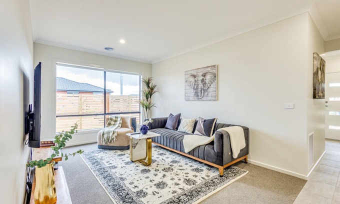 Wyndham Vale Casa | StayAU Charming 4BR Retreat in Wyndham Vale