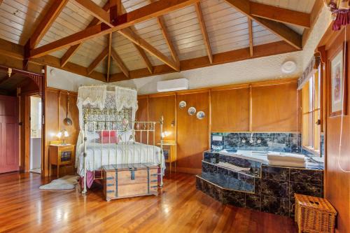 Mount Dandenong Casa | StayAU Ironbark Cottage Romantic Retreat Dandenong