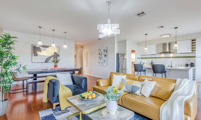 Sanctuary Lakes Casa | StayAU Magnificent Lakefront Villa Stunning Views