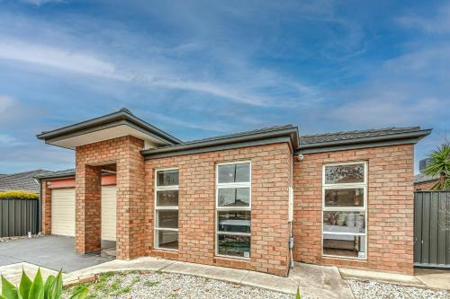 Derrimut Casa | StayAU Newly 8 Beds Spacious Home in Derrimut