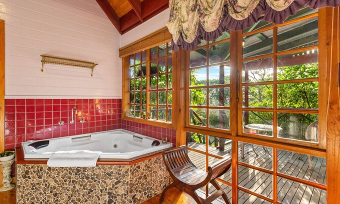 Mount Dandenong Cabina | StayAU Owls Croft Picturesque Cottage Valley View